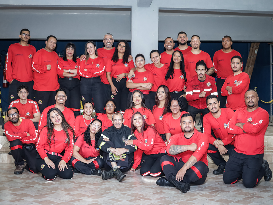 Turma do curso de bombeiro civil.png
