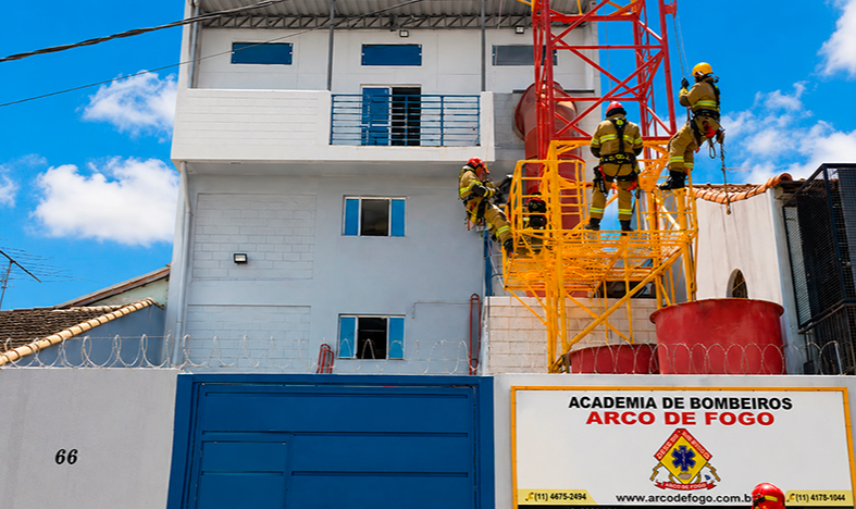 Fachada da Academia de Bombeiro Arco de fogo 4.png