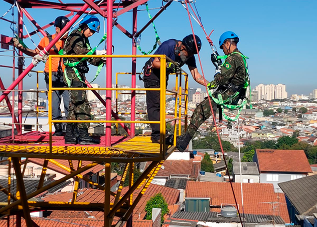 altura no curso de bombeiro.png